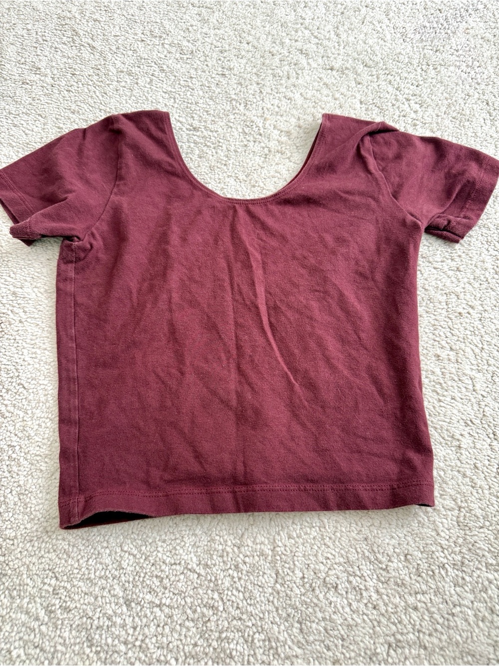 Women's Scoop Neck Short Sleeve Crop Top - Maroon